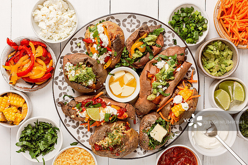 分享包含红薯和各种蘸酱的晚餐图片素材