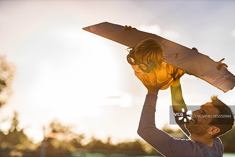 爸爸，我是飞机！图片素材