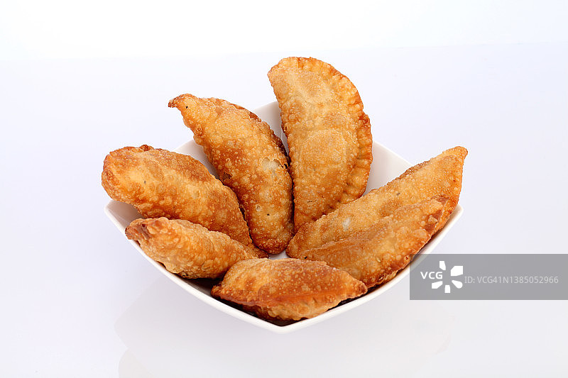 白色碗里的印度小吃图片素材