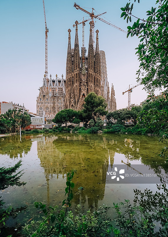 西班牙巴塞罗那圣家族大教堂，加泰罗尼亚建筑师安东尼·高迪设计图片素材