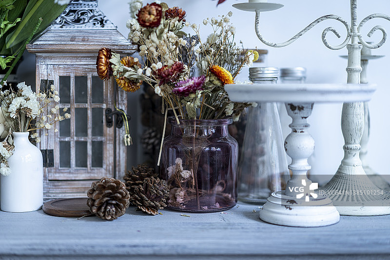 桌子上的一些装饰品图片素材