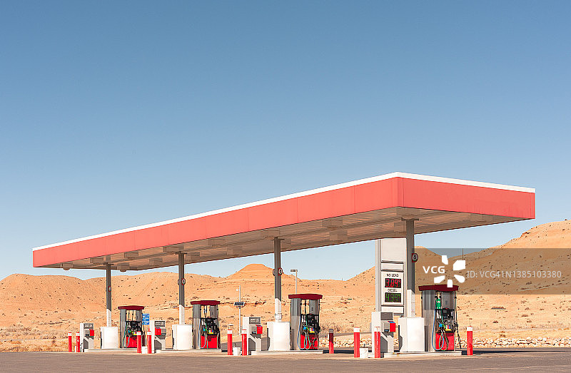 美国加油站的日间地表景观图片素材
