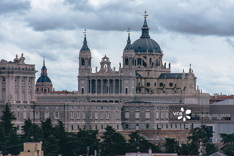 阿尔穆德纳大教堂全景图片素材