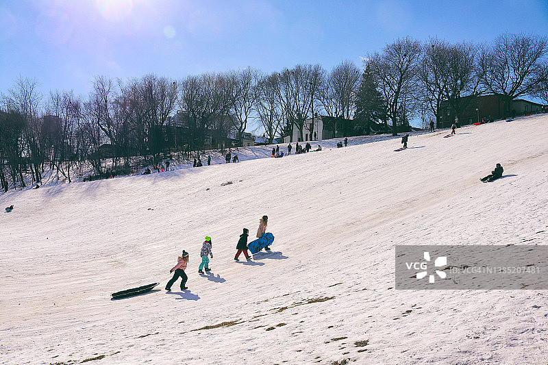 多伦多公园的冬季乐趣（淡季秋冬休息）图片素材