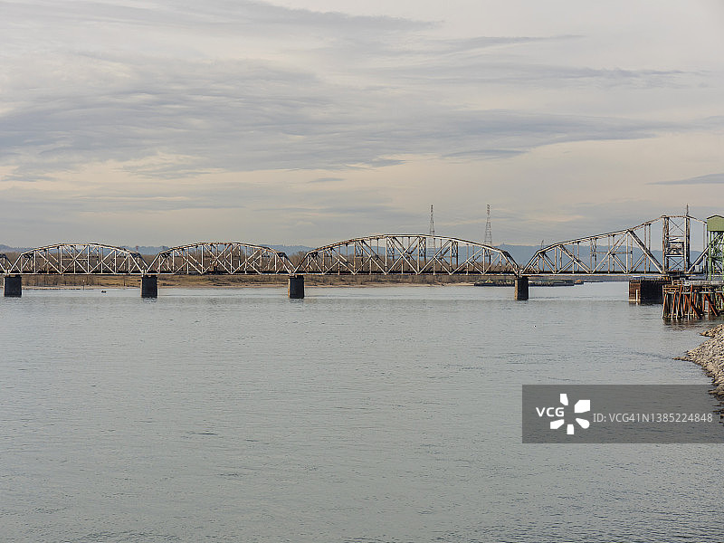 哥伦比亚河铁路桥图片素材