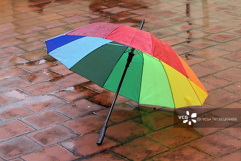 彩色雨伞特写图片素材