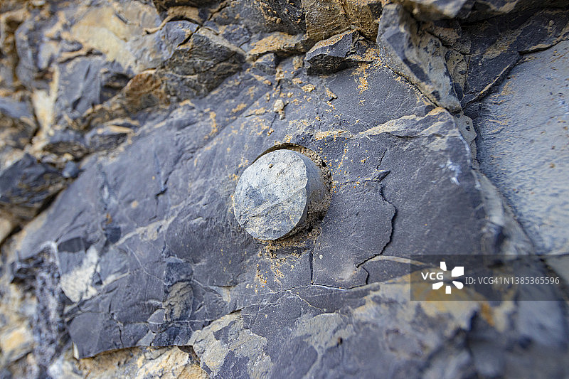 岩石中的古地磁岩心：野外地质学图片素材