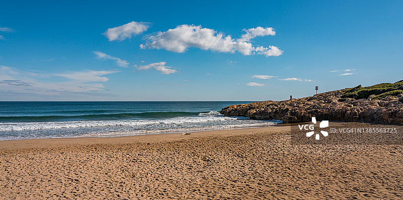 加泰罗尼亚多拉达海岸的塔拉戈纳卡佩利亚海滩，罗马海湾图片素材