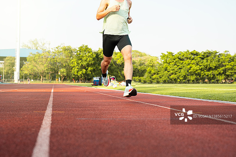 男人参加马拉松比赛的下半身照片图片素材