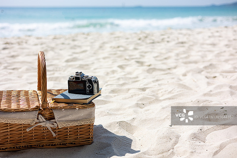 简约海滩野餐图片素材