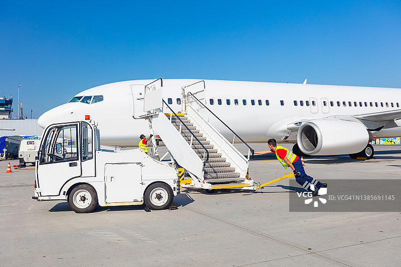 机场地勤服务工作场景图片素材