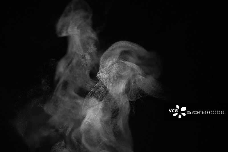黑色背景上的蒸汽图片素材