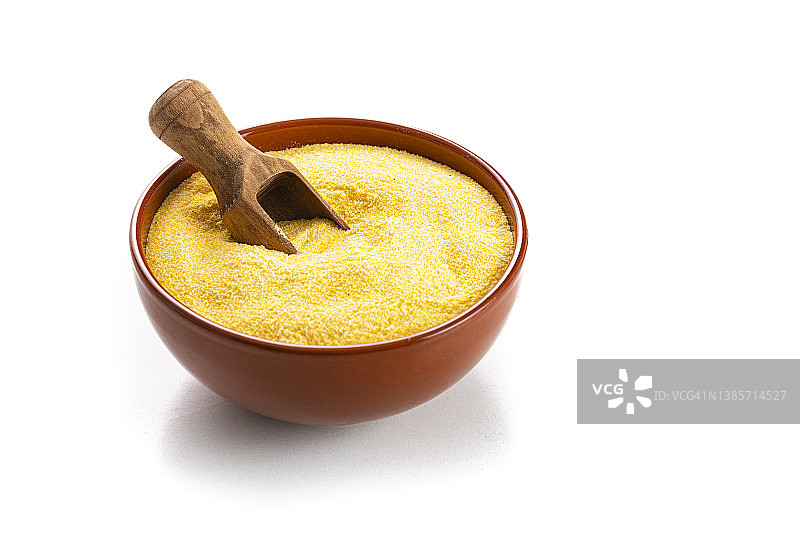 白色背景上的黏土玉米粥碗图片素材