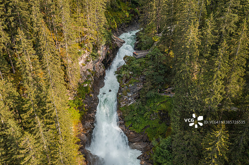 奥地利克里姆尔瀑布航拍，无人机视角图片素材