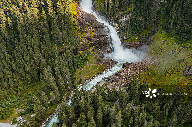 奥地利克里姆尔瀑布航拍，无人机视角图片素材