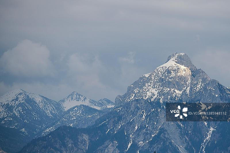 从艾森贝格眺望瑟林山脉全景，上巴伐利亚，巴伐利亚，德国图片素材