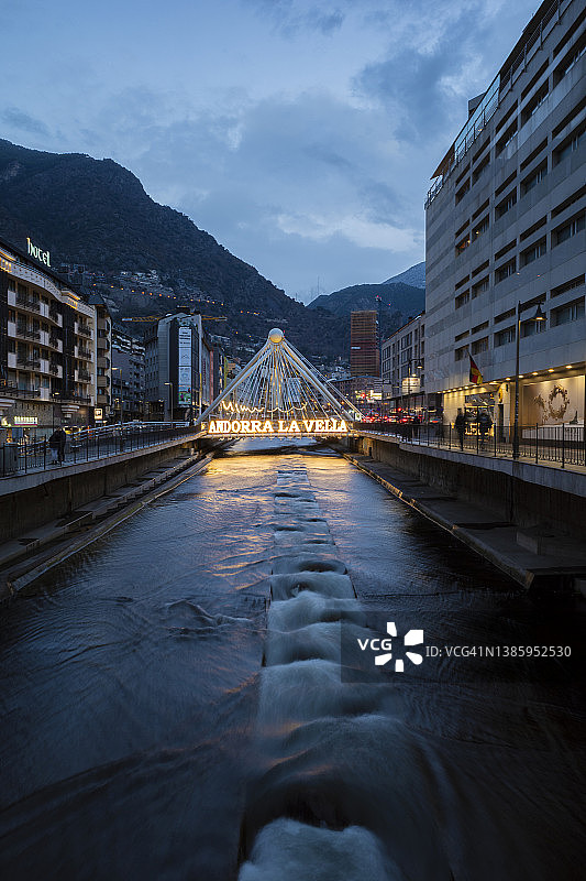 安道尔城格兰瓦利拉河上的巴黎桥梁，安道尔图片素材