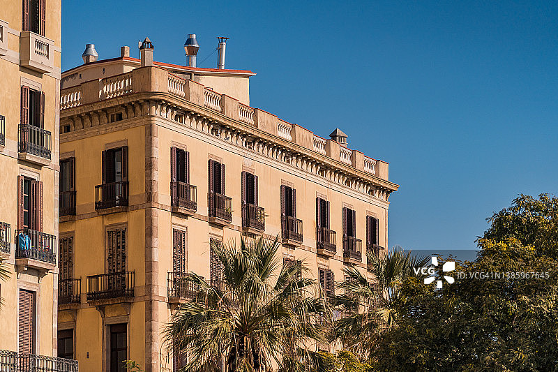 巴塞罗那海滩的住宅楼外墙，西班牙加泰罗尼亚图片素材