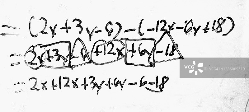 白板上的数学方程式图片素材