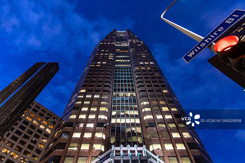 仰望洛杉矶市中心菲格罗亚大街图片素材