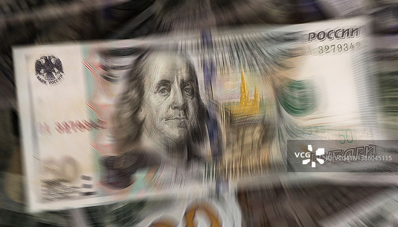 100美元和50俄罗斯卢布纸币（扭曲合成图）图片素材