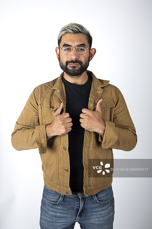 男子在工作室的肖像图片素材