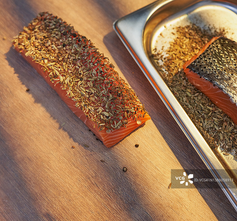 香料烤三文鱼图片素材