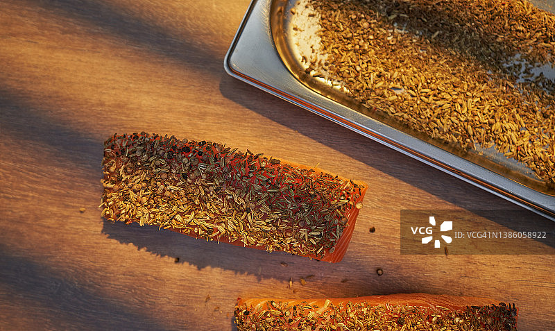 香料烤三文鱼图片素材