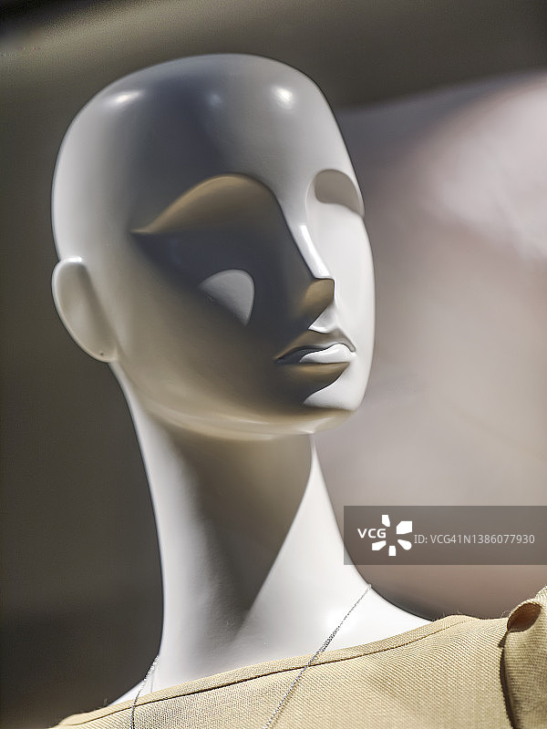 畸形女性人体模型头部图片素材