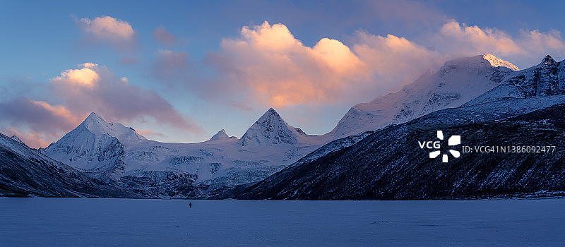 飞行蓝宝石-普莫雍错图片素材