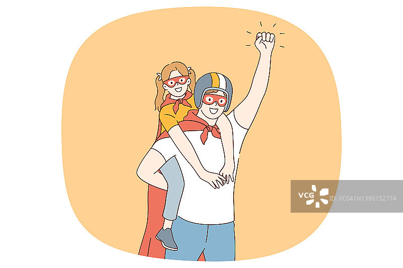 快乐的父亲和小女儿玩超人游戏图片素材