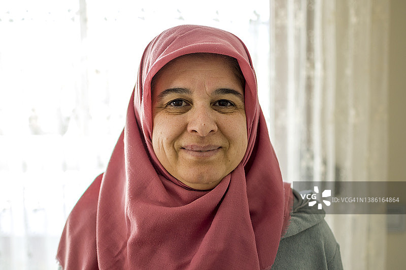 漂亮的女人摆姿势图片素材