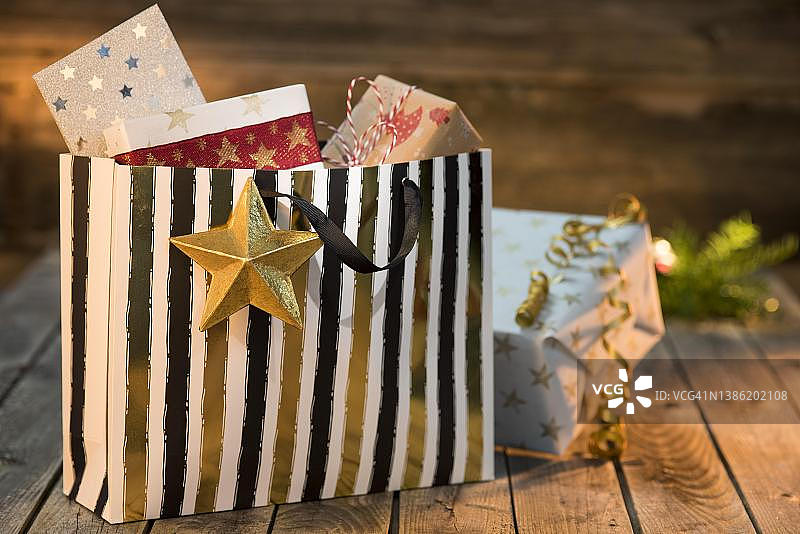 礼品袋、礼品、圣诞礼品，象征性图像，德国巴伐利亚州上巴伐利亚图片素材