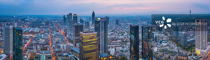 德国法兰克福市中心摩天大楼天际线日落航拍全景图片素材