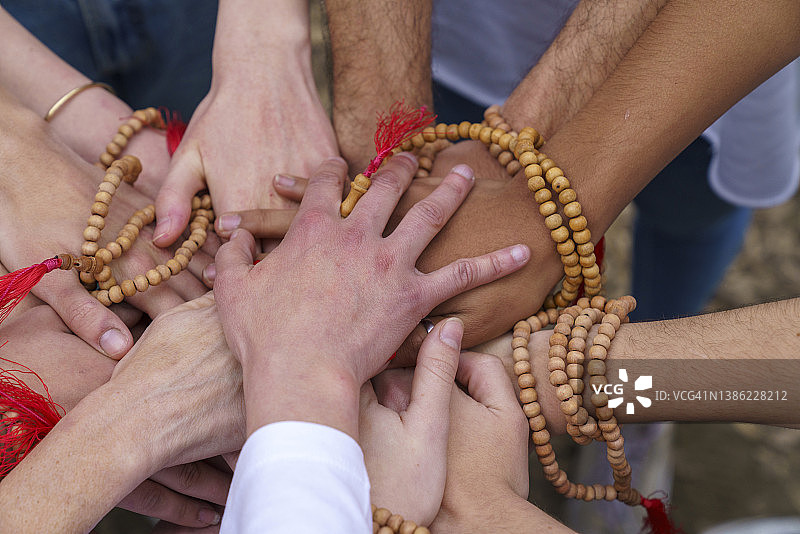 朋友们叠手图片素材