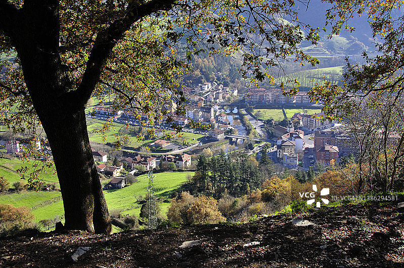 从附近的山丘眺望索杜佩图片素材