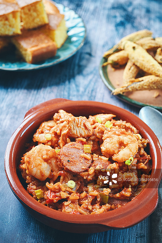 卡津风味鸡肉虾仁香肠什锦饭图片素材