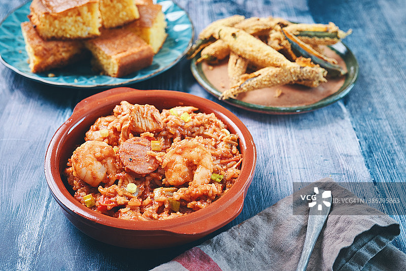 卡津风味鸡肉虾仁香肠什锦饭图片素材