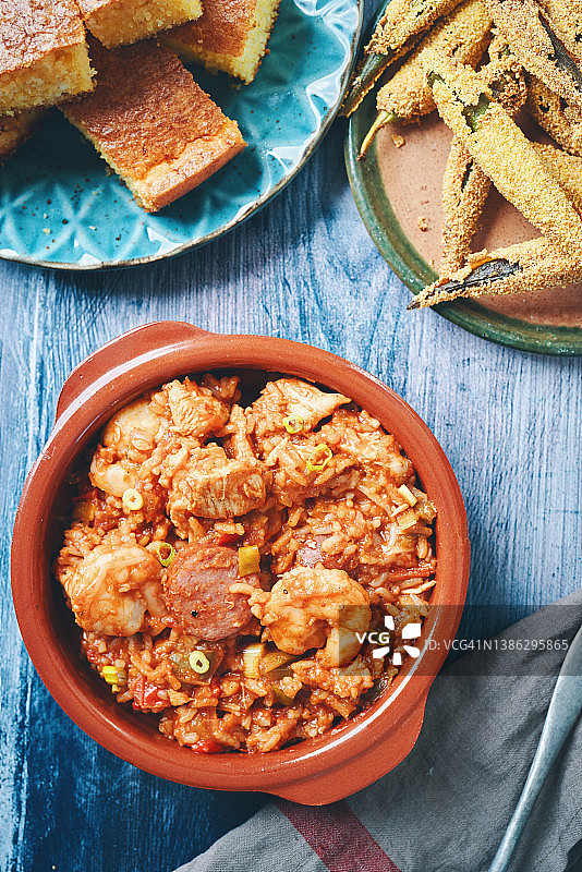 卡津风味鸡肉虾仁香肠什锦饭图片素材
