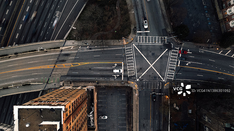 市区道路交叉口图片素材