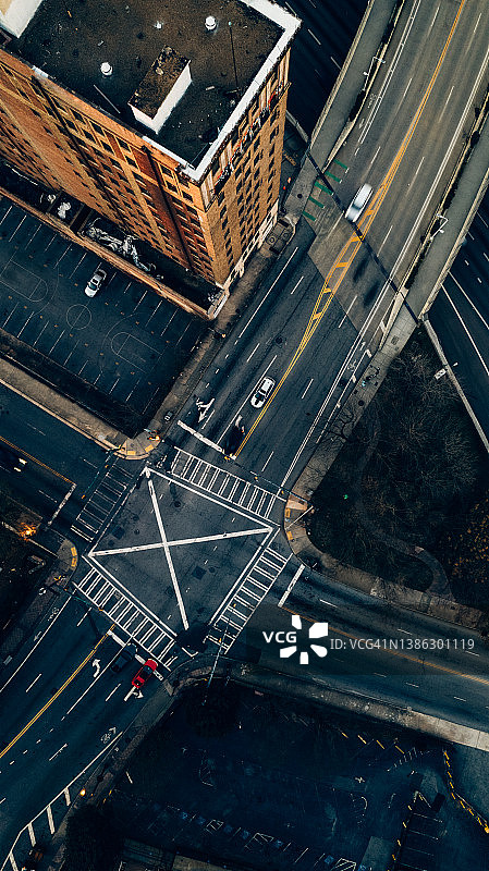 高空俯瞰的道路交叉口图片素材