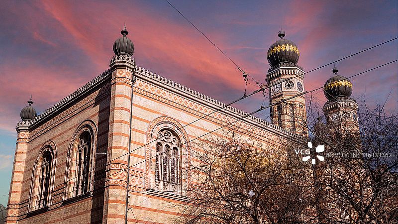 匈牙利布达佩斯烟草街犹太会堂华丽外墙图片素材