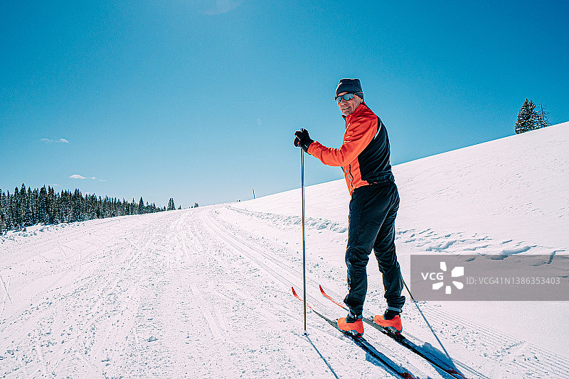在科罗拉多州大梅萨国家森林公园滑雪的滑雪者图片素材