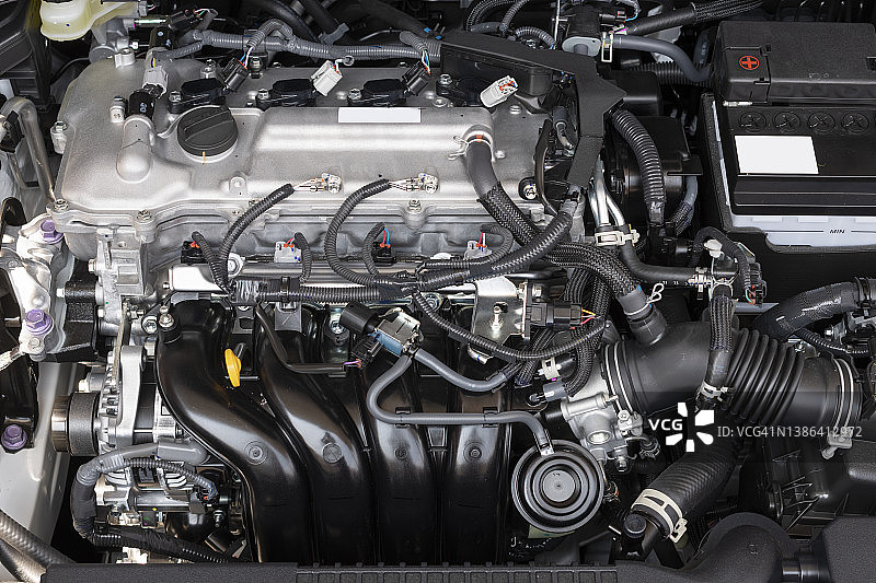 新车的发动机舱图片素材