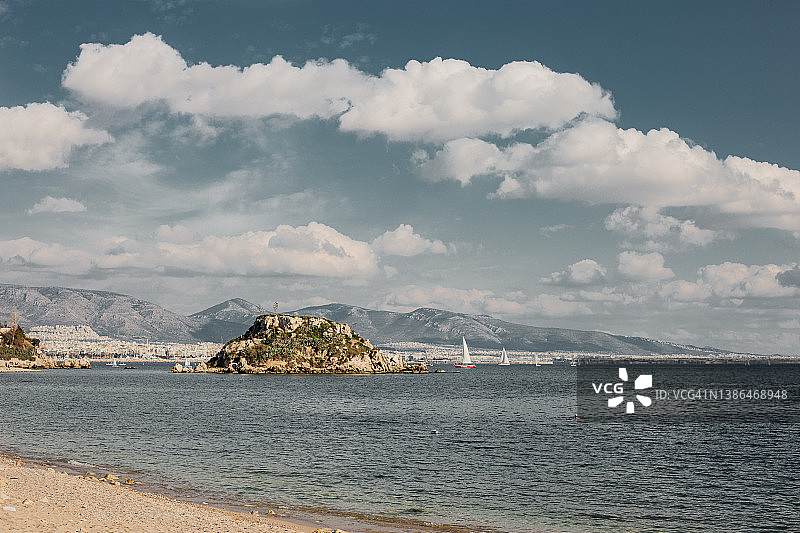 美丽的海景与山脉图片素材