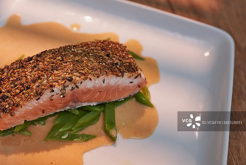 香料烤三文鱼图片素材