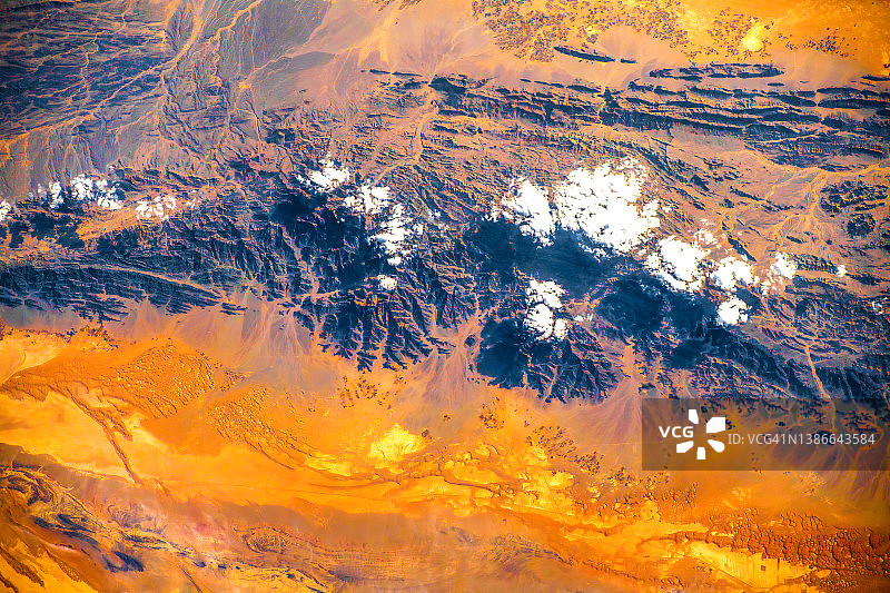 强烈橙色的沙漠图片素材