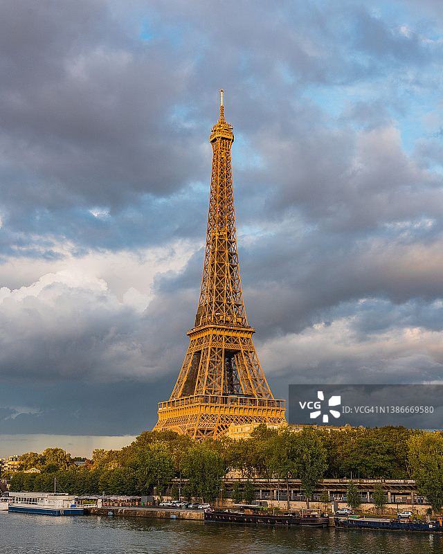 法国巴黎埃菲尔铁塔图片素材