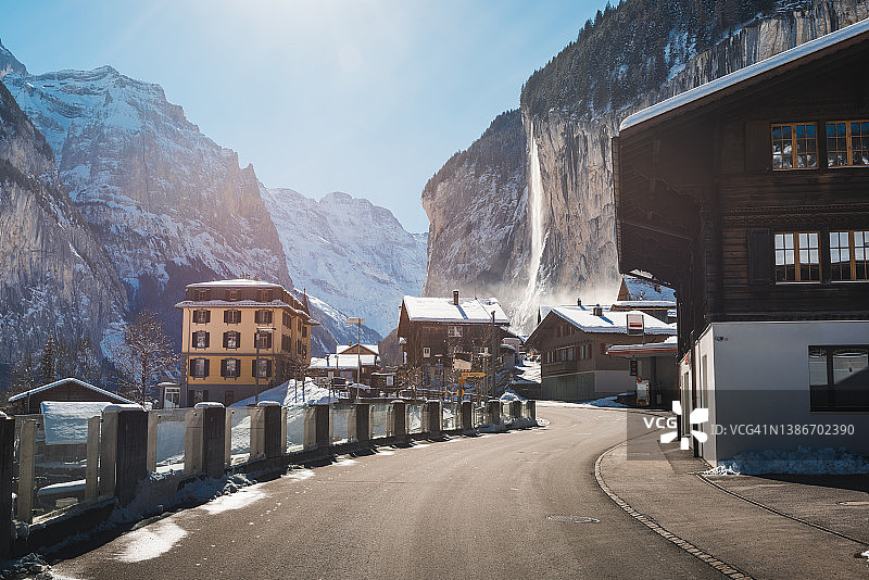 瑞士劳特布龙嫩的城市道路图片素材