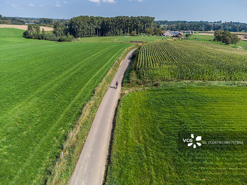 在比利时乡村骑行图片素材